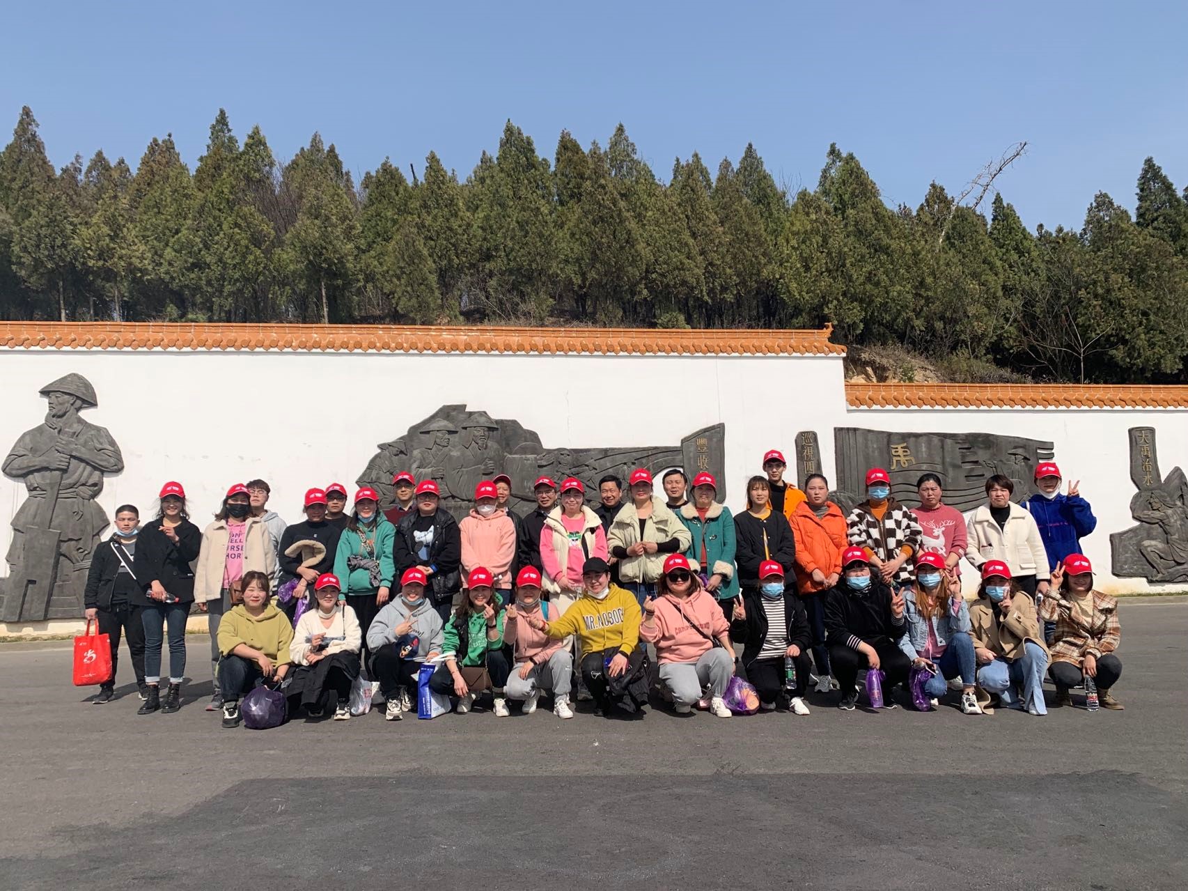 文明登山健康行，志愿服務(wù)護(hù)環(huán)境——依愛消防開展“學(xué)雷鋒日”主題活動